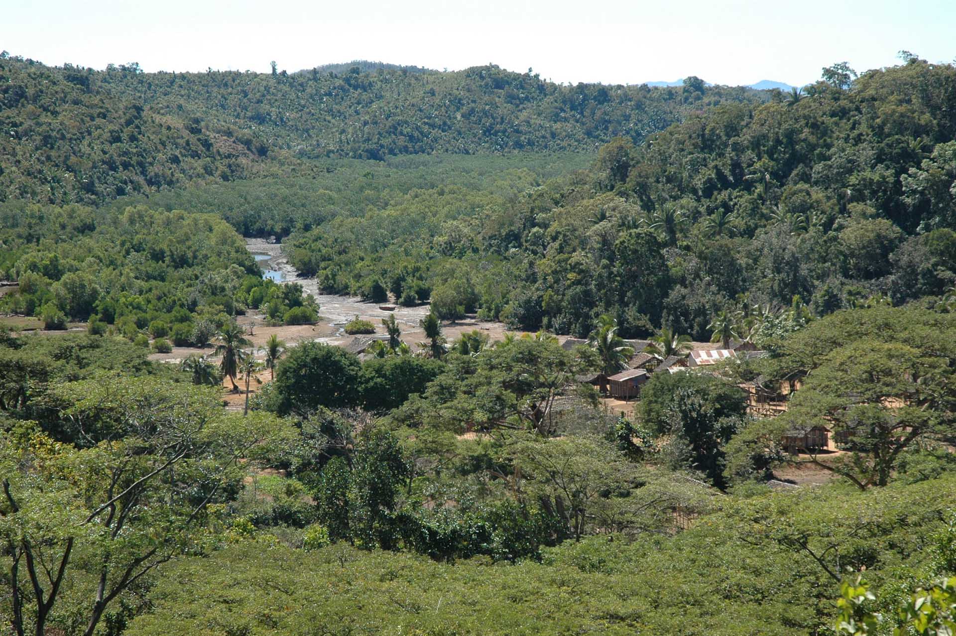 ベマネヴィカ村 - 撮影：エマニュエル・ヴァン・ヘーゲン