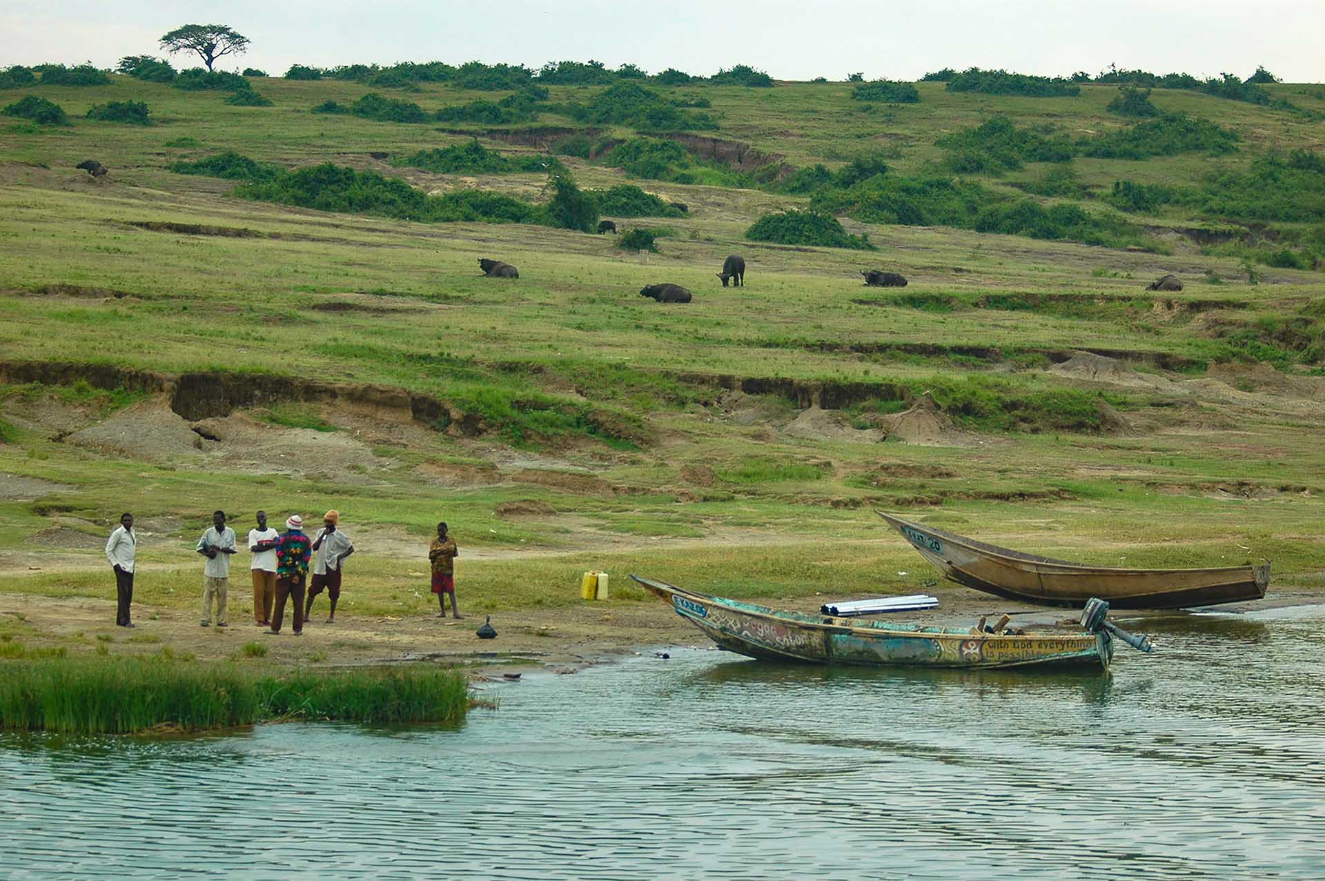 厳しい自然の住人たちの中で、人間も居場所を見つけ、その岸辺にいる手ごわい生きものたちと共存しているのです。