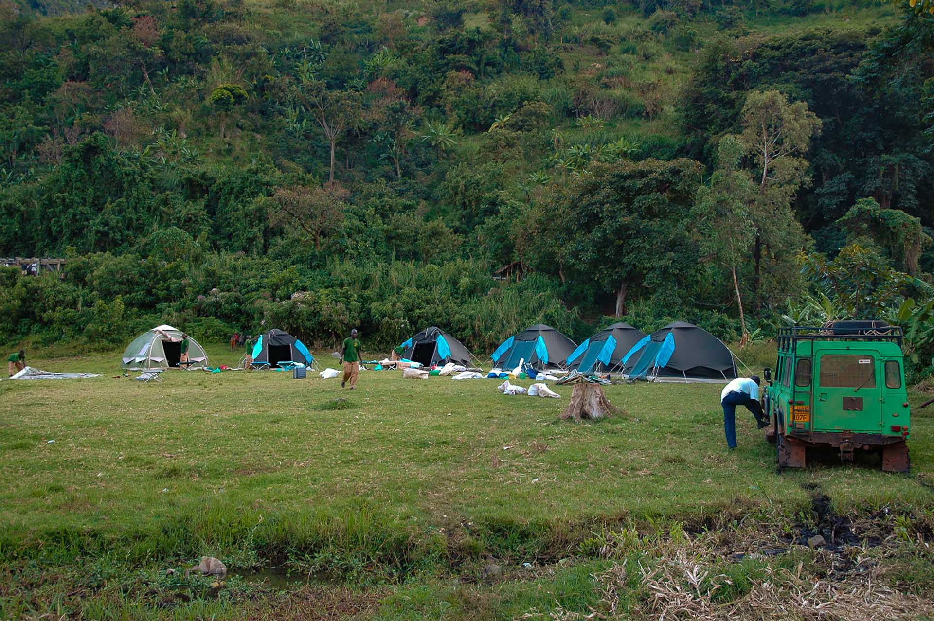 ベースキャンプがしっかりと設営されると、探検への扉が大きく開かれ、私たちをその先に待ち受ける謎へと誘います。