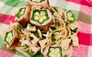 オクラの肉巻き添え野菜たっぷりパスタ