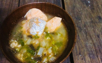 鮭と旬野菜の甘酒スープ
